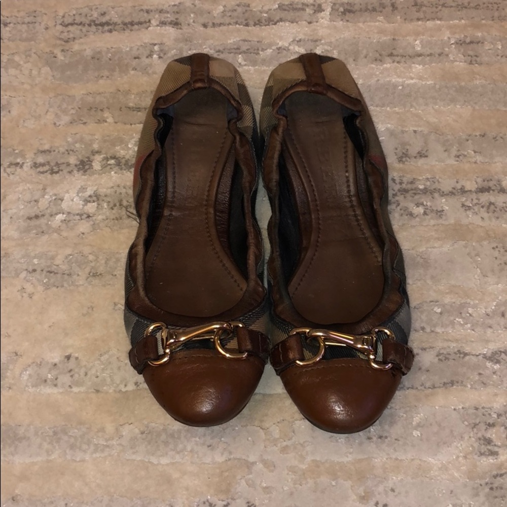 Burberry flats size 38.5